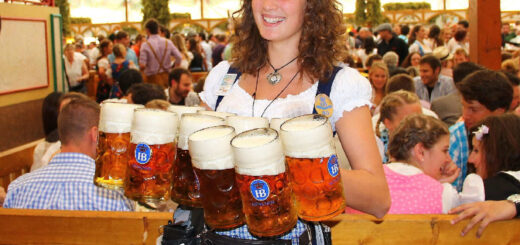 Wiesnbedienung im Hofbraeuzelt, © München Tourismus, Werner Boehm